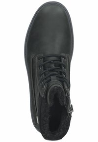 Juodas odinis botas su apvaliu pirštu, tekstūruota vilnos pamušalu ir užtrauktuku. Turi patvarią siuvimo siūlę ir guminį pado.