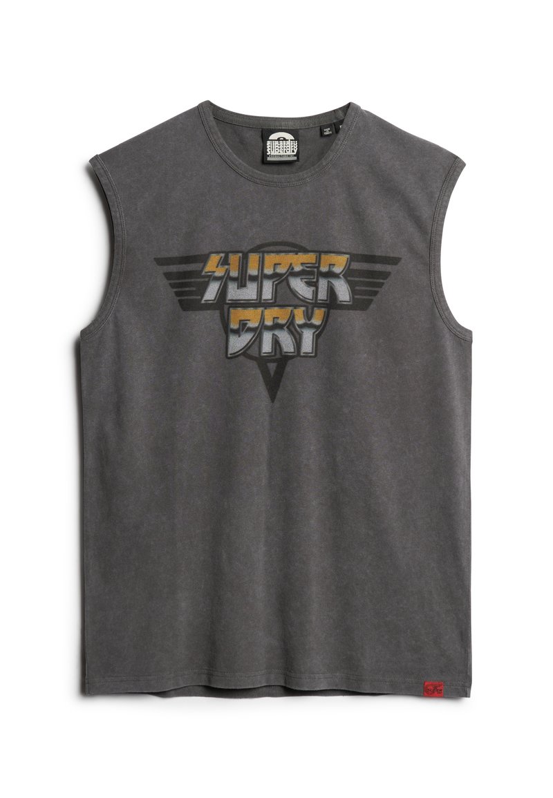 Canotta grigia in cotone, con un grande logo grafico "SUPER DRY" in nero e oro, e dettagli a forma di ali su entrambi i lati.