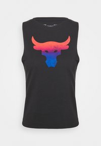 Svart ärmlös tanktop i bomull med en gradiente bologotyp i röd till blå över bröstet. Enkel design, inga ytterligare mönster.