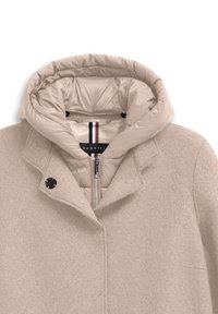 Beiger Mantel aus Wollmischung mit einer gepolsterten, hellbeigen Kapuze. Verfügt über einen Reißverschluss, zwei Vordertaschen und eine schwarze Knopfverzierung. Markenlabel sichtbar.