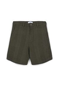 Shorts en tissu texturé vert olive avec poches avant, passants de ceinture et fermeture à bouton.