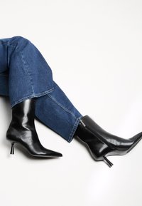 Bershka Korte laarzen - black