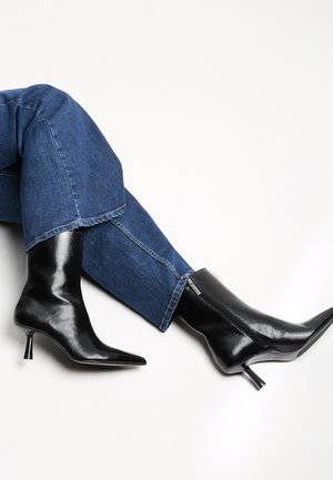 Bershka Classic ankle boots - black