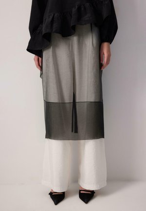 Pencil skirt - black