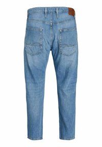 Jeans de mezclilla azul claro con un corte relajado, que cuentan con una cinturilla, bolsillos traseros y sutilezas en las costuras. Sin desgastes visibles.