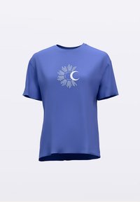 Modra kratka majica s kratkimi rokavi iz gladkega blaga z belo grafiko sonca in lune na sredini sprednje strani.