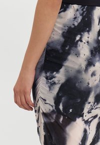 Even&Odd Uska suknja - black/grey