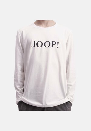 Weißes Langarm-T-Shirt mit einem schwarzen "JOOP!"-Logo auf der Brust. Hergestellt aus weichem Stoff mit einem runden Halsausschnitt und lockerer Passform.