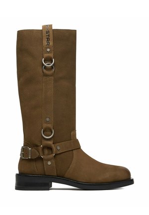 Brązowy skórzany kozak za kolano z srebrnymi klamrami, pierścieniami i czarną podeszwą, z pionowymi paskami i markową pętelką u góry.