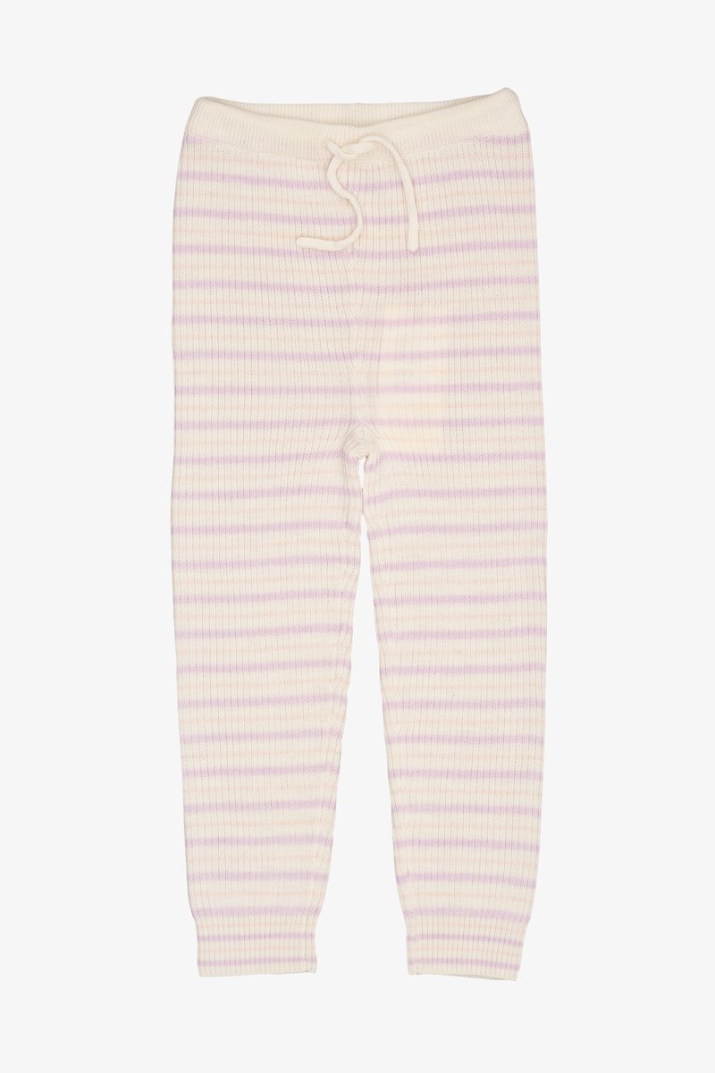 Leggings de malha canelada em tom creme, com riscas verticais roxas, apresentando uma cintura elástica e cordão para ajuste.
