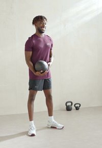 Under Armour TRIBASE REIGN 5 - Træningssko - white clay/deep red/beta