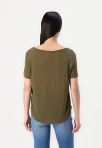 GAP BLEND SCOOP - Tricou basic - dark olive