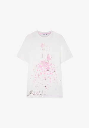 T-shirt bianca in cotone con un design arricchito da paillette rosa e motivi floreali, accentuato da elementi dorati metallici e testo nella parte inferiore.