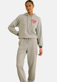 Neizbrano, grey rainbow tipped