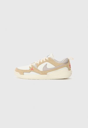JORDAN CMFT ERA - Sportcipő - sail/sesame/desert camo/pale ivory/college grey/fire red