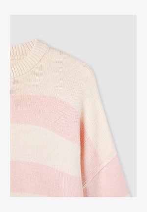 Maglione a righe crema e rosa chiaro con lavorazione a maglia testurizzata, colletto a girocollo e spalle scese, che presenta righe alternate larghe e strette.