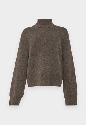 Pull en maille marron avec un col montant et une coupe ample. Il a des manches longues et un tissu doux et texturé.