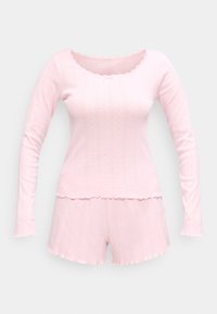 Σετ πιτζάμας με ροζ ανοιχτό ριμπ πλεκτό τοπ μακρυμάνικο με κυματιστές άκρες και σορτσάκι που ταιριάζει, με διακριτικές λεπτομέρειες σχεδίου.