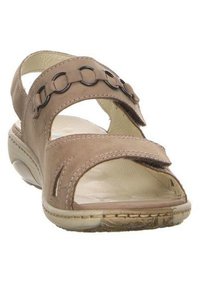 Sandal in beige realizzato in camoscio, con cinturini regolabili e accenti metallici circolari, dotato di una soletta imbottita e una suola texturizzata.