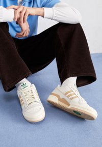 Não selecionado, cloud white/magic beige/cream white