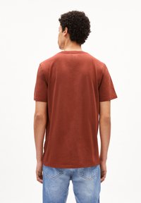 ARMEDANGELS JAAMES - T-shirt basic - dark amber
