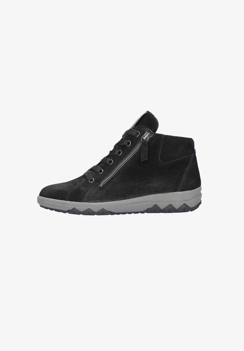 Zwarte suède high-top sneaker met vetersluiting aan de voorkant, zijrits en grijze rubberen zool met een zigzagpatroon voor grip.