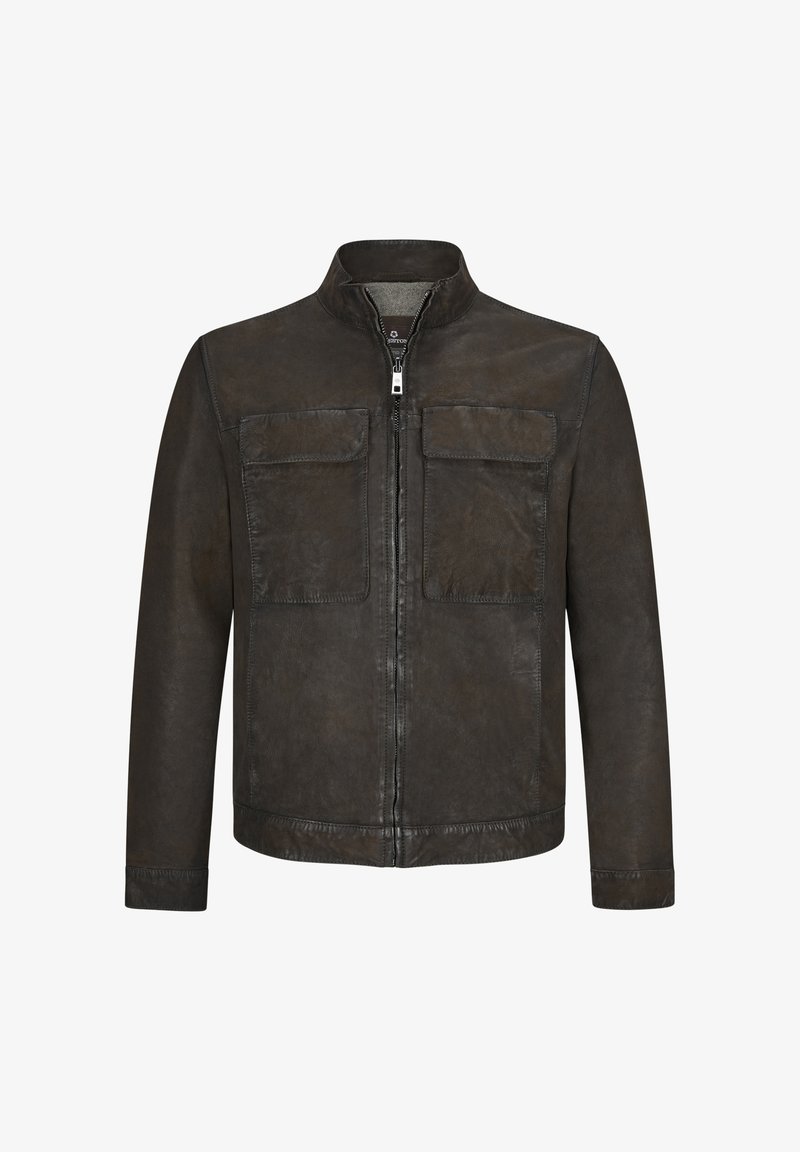 Braune Lederjacke mit hohem Kragen, Frontreißverschluss, zwei Brusttaschen und glatter Textur. Einfaches Design ohne sichtbare Hardware-Akzente.