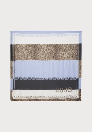 Foulard carré avec des rayures horizontales imprimées léopard, bleu clair, noir et blanc, présentant une bordure à motif de chaîne et le texte "LIU JO" en imprimé léopard.
