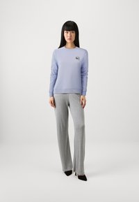 KARL LAGERFELD OVERSIZED IKON PATCH - Sudadera - sweet lavender