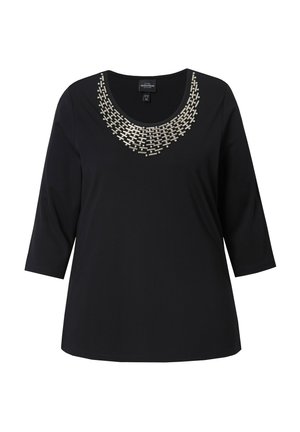 Maglietta nera con maniche a tre quarti, caratterizzata da un design di perline metalliche testurizzate attorno al collo e un orlo dritto.