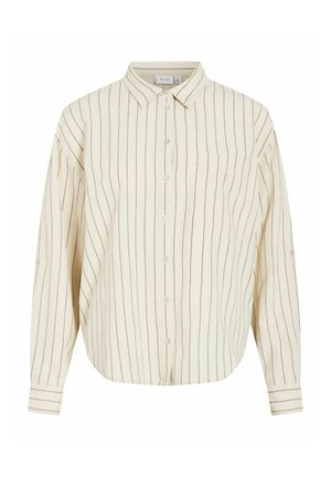 Koszula kremowa z długim rękawem na guziki, z cienkimi pionowymi brązowymi paskami i spiczastym kołnierzem, przedstawiona na jednolitym tle.