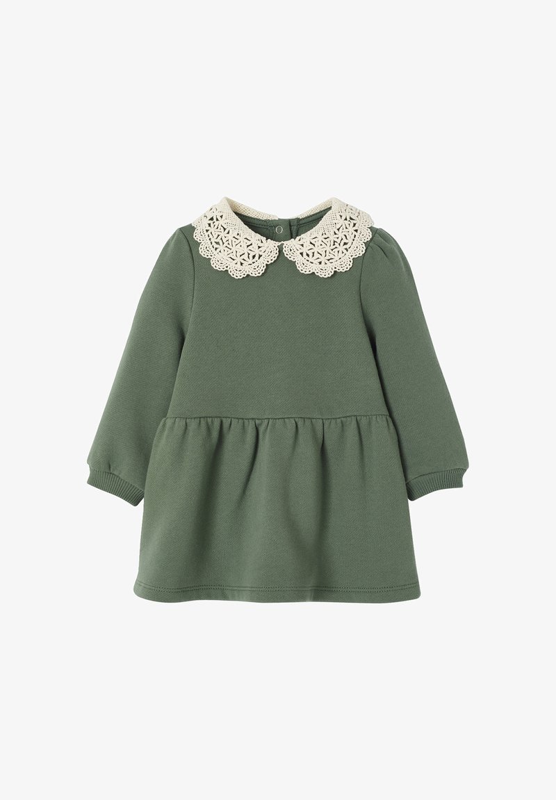 Grünes Langarmkleid mit gerafftem Rock, ausgestattet mit einem cremefarbenen Spitzenausschnitt und einer Knopfverschluss auf der Rückseite. Hergestellt aus weichem, strukturiertem Stoff.