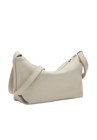 Borsa a tracolla in pelle beige con design curvo, chiusura con zip e una sola tracolla regolabile. Texture liscia con dettagli hardware minimi.