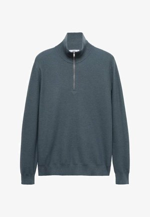 Donkerblauwe gebreide trui met een hoge kraag, half-ritssluiting aan de voorkant en geribde manchetten. Soepele textuur en standaard pasvorm.