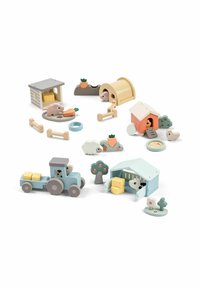Set de jucării din lemn pentru fermă, cu diverse piese în culori pastelate, inclusiv un tractor, animale, clădiri și accesorii precum morcovi și baloturi de fân.