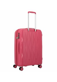 Valigia rigida rosa con design geometrico, manico metallico retrattile e quattro ruote nere a rotolamento fluido. Caratterizzata da una cerniera.