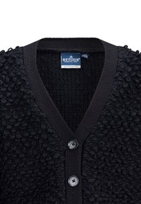 Schwarzer Cardigan mit einer strukturierten, flauschigen Oberfläche. Verfügt über einen V-Ausschnitt, gerippte Bündchen und drei schwarze Knöpfe auf der Vorderseite.