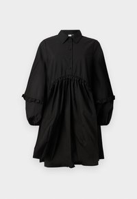Svart, knappet kjole laget av lett materiale. Har volangliv, lange puffede ermer og buet nederkant. Enkel og strukturert design.