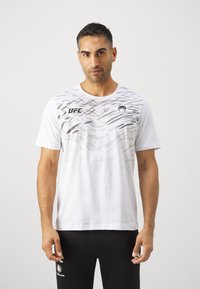 Venum - UFC AUTHENTIC FIGHT NIGHT 4.0 REPLICA MENS - Print T-shirt - white Thumbnail Image 1
