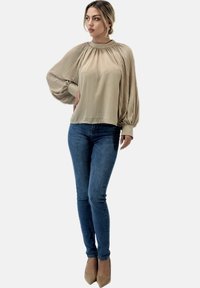 Elara Linne - beige