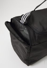 Thumbnail Image 4