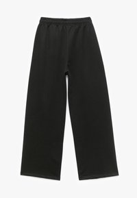 Svarta vida byxor i mjukt, lätt material. Har resårmidja och slät yta utan synliga mönster eller detaljer.