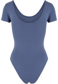 Bodysuit en coton bleu à manches courtes, avec un décolleté rond large et une coupe ajustée. Texture lisse sans motifs ni détails en métal.