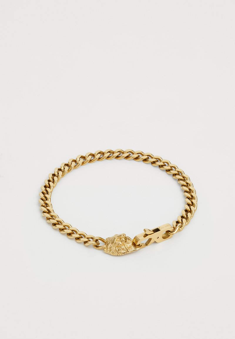 Gullkjedearmbånd med lionhode-lås, med en glatt tekstur og sammenkoblede lenker i et klassisk design.