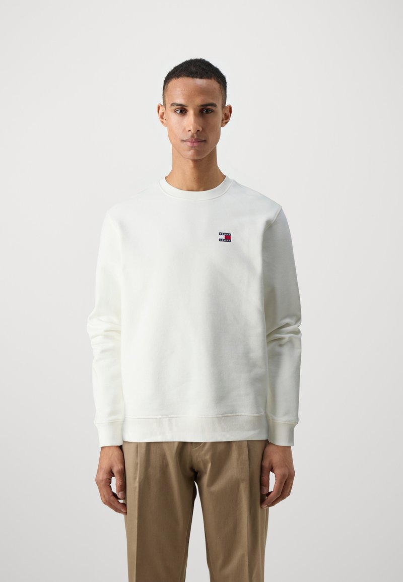 Tommy Jeans BADGE CREW - Sweatshirt - ancient white