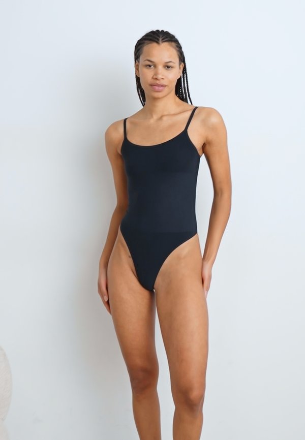 SEAMLESS LITEWEAR - Body2