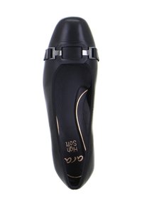 Ballerines noires en cuir lisse, avec un bout carré, des détails en métal brillant, une semelle intérieure rembourrée et des accents en or.