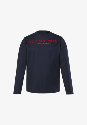 Marineblå langærmet T-shirt lavet af bomuld, med rød "BOSTON PARK" tekst og etableringsdato tryk. Rund hals og enkelt design.
