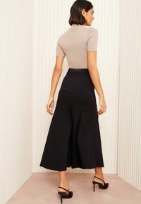 Friends Like These REGULAR FIT  - A-vonalú szoknya - black