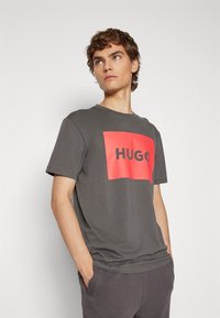 HUGO DULIVE - T-shirts med print - dark grey
